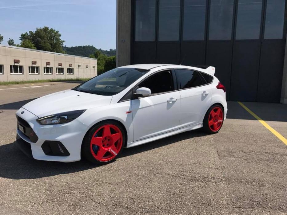 my Focus RS with fifteen52 wheels