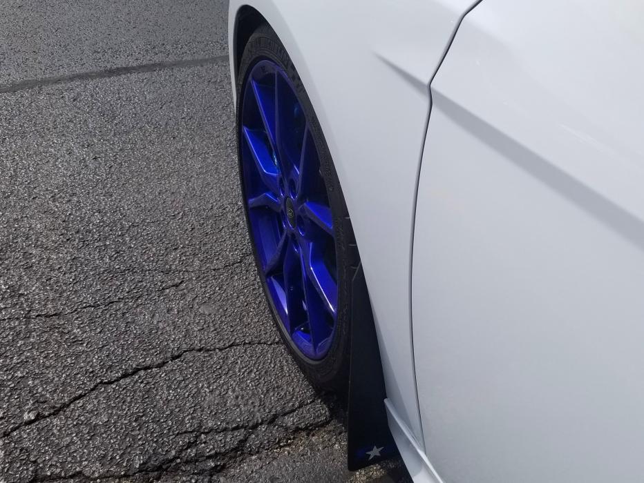 White Focus RS Blue Wheels